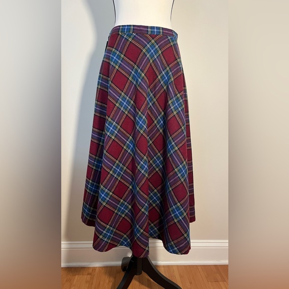 mjm sport Dresses & Skirts - Vintage wool plaid skirt. Size medium. Excellent condition. Circle skirt. Soft